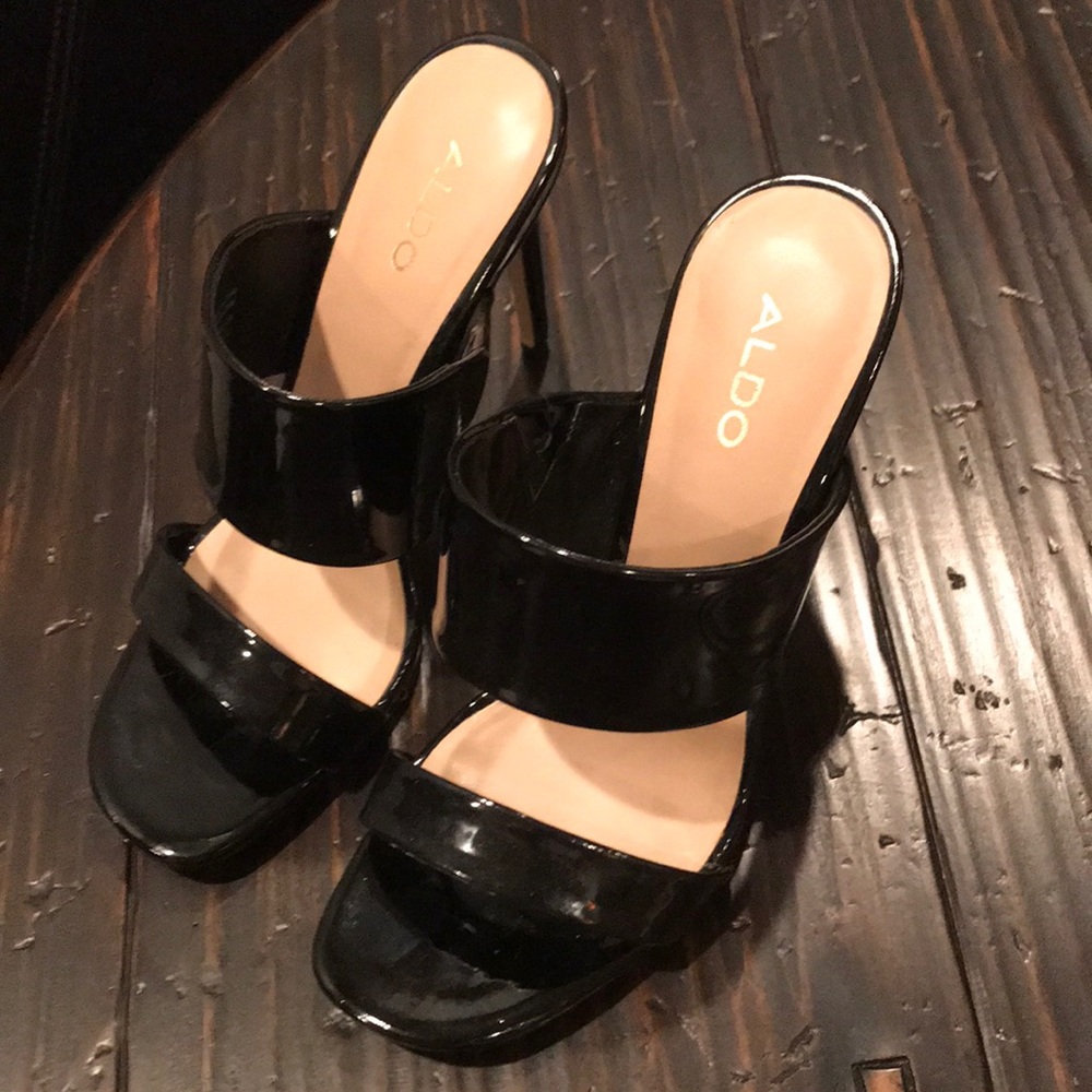 ALDO BLACK HEELS. Feels very lightweight to wear. - Picture 2 of 8